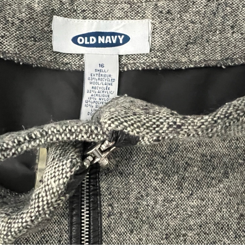 VTG- Old Navy Gray Mini Skirt with Full Front Zipper - Picture 2 of 3